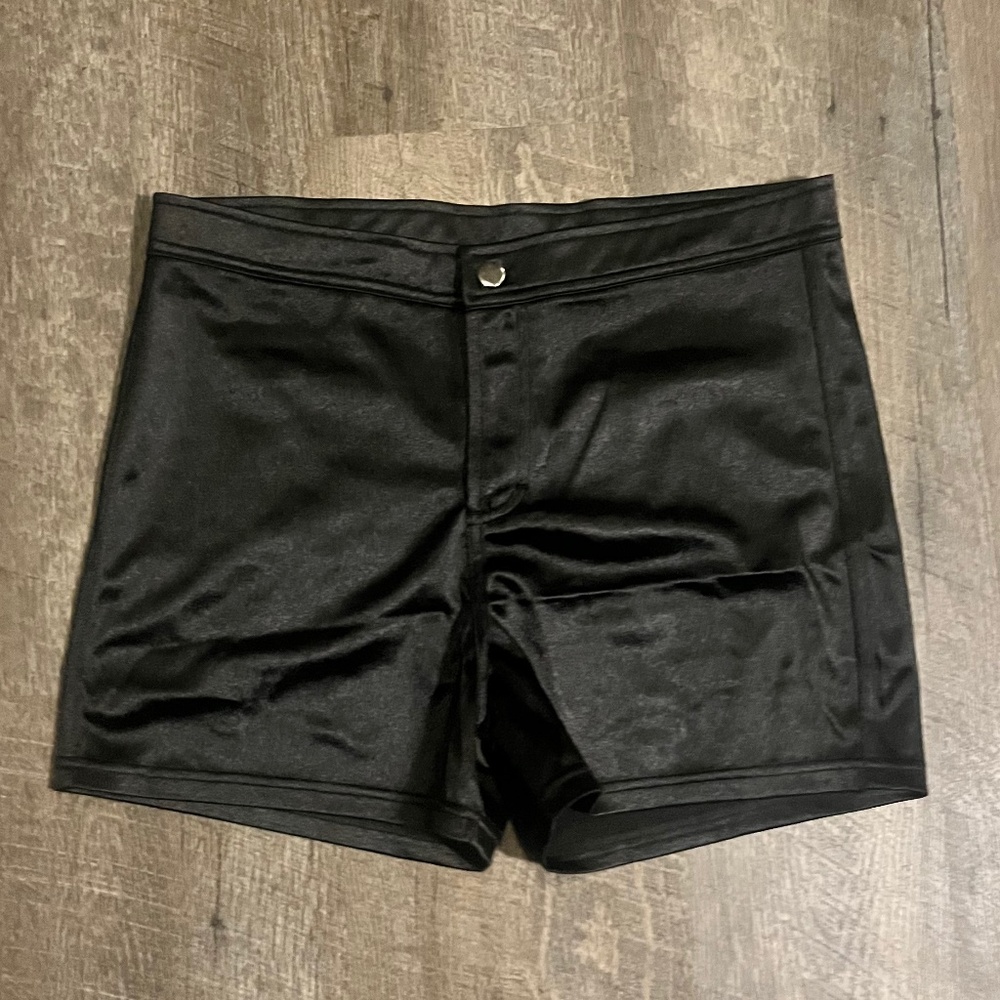 iLoveSIA Black Satin‑Finish Stretch Shorts – Size L – NWT